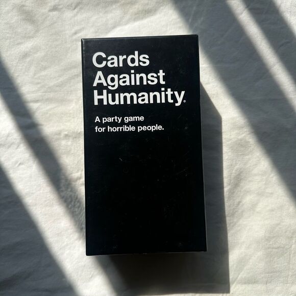 Cards against humanity card game - Picture 1 of 3
